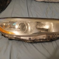 2014 - 2016 Toyota Highlander front headlights