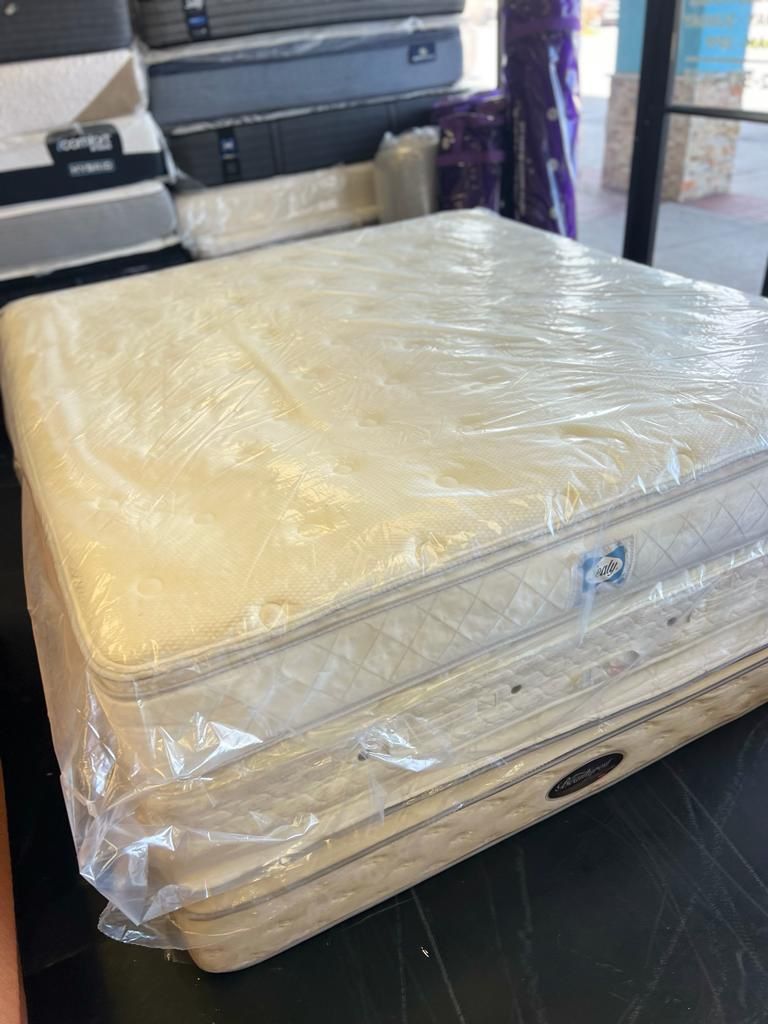 King Sealy Pillowtop Mattress And Box spring