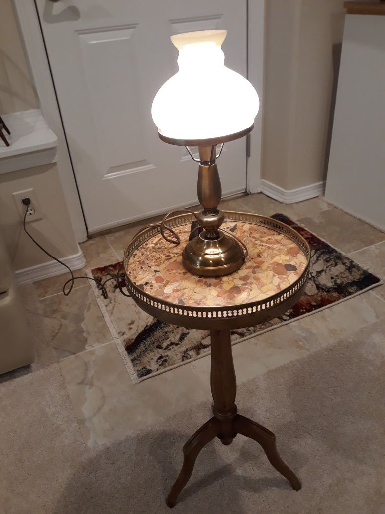 Lovely side table & lamp