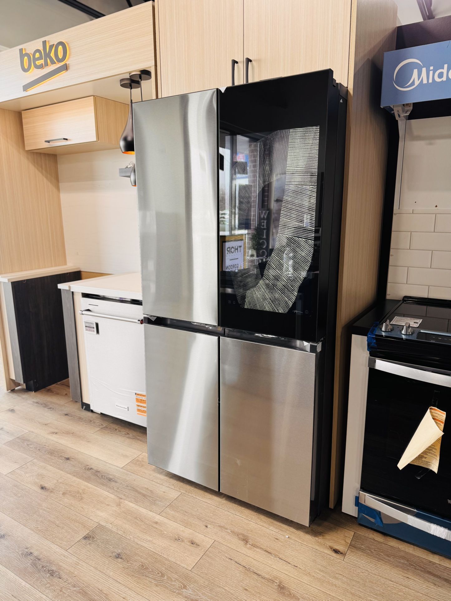 New Samsung 29 cu. ft. Bespoke 36” 4-Door Flex Refrigerator with AI Family Hub+, AI Vision Inside, fingerprint-resistant stainless steel (RF29DB9900QD