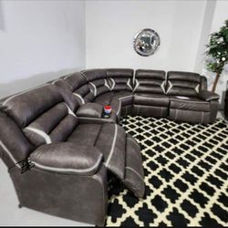 Kincord Midnight 5-Piece Power Reclining Sectional$10 Down Payment And Financing Available