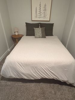 Mellow Naturalista Classic - 12” Solid Wood Platform Bed + Mattress