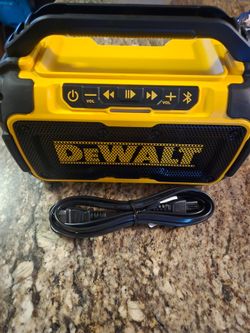 DEWALT 20v speaker tool only nuevo