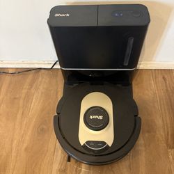 Robot Vacuum  Self cleaning 