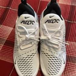 NIKE AIR MAX 270