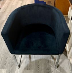 2 Lounge chairs