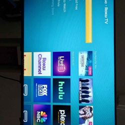 Hisense 40 inch Roku Smart TV/Stand