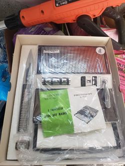 Vintage radio pen set by President