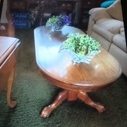 Oak Coffee Table  Claw Feet Two In Tables They Fold Down On Each Side Perfect Heavy