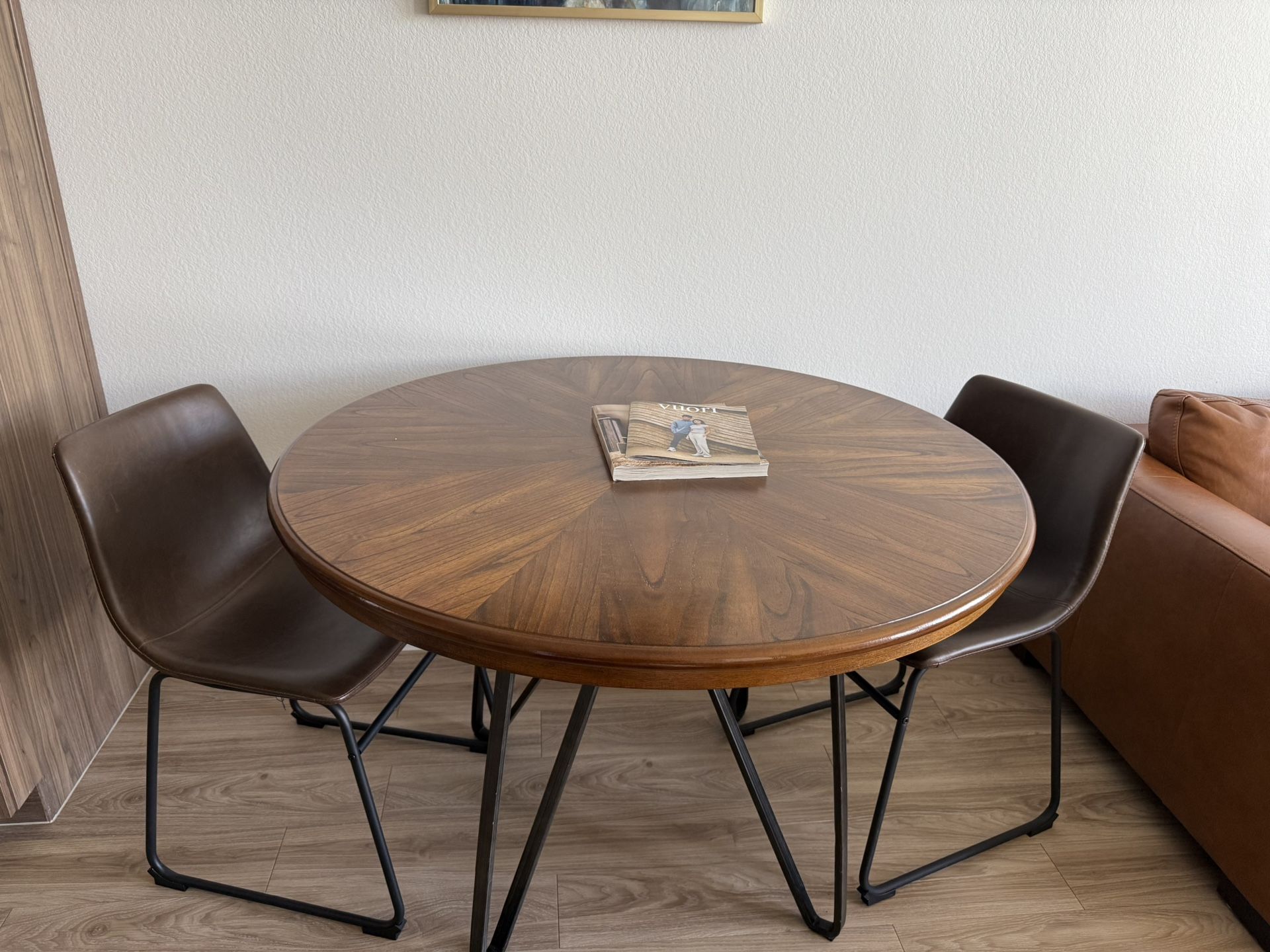 Like New Dining Table and 4 Chairs