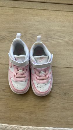 Girls Nike sneakers size 7 1/2