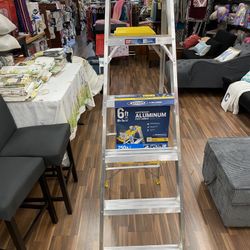 6 ft. Aluminum Step Ladder (10 ft. Reach Height) with 250 lb NEW/Escalera Aluminio 6 Pues NUEVA!