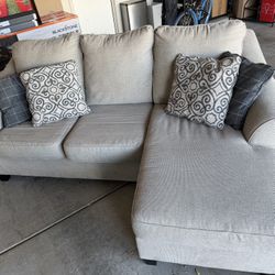 Sofa w/ Reversable Chaise 