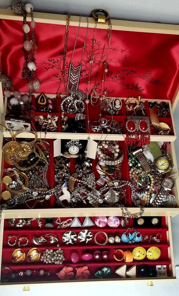 Vintage jewelry lot for Sale in Yakima, WA - OfferUp