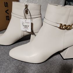 Liz Claiborne Ivory Boot Heel 1 1/2" New