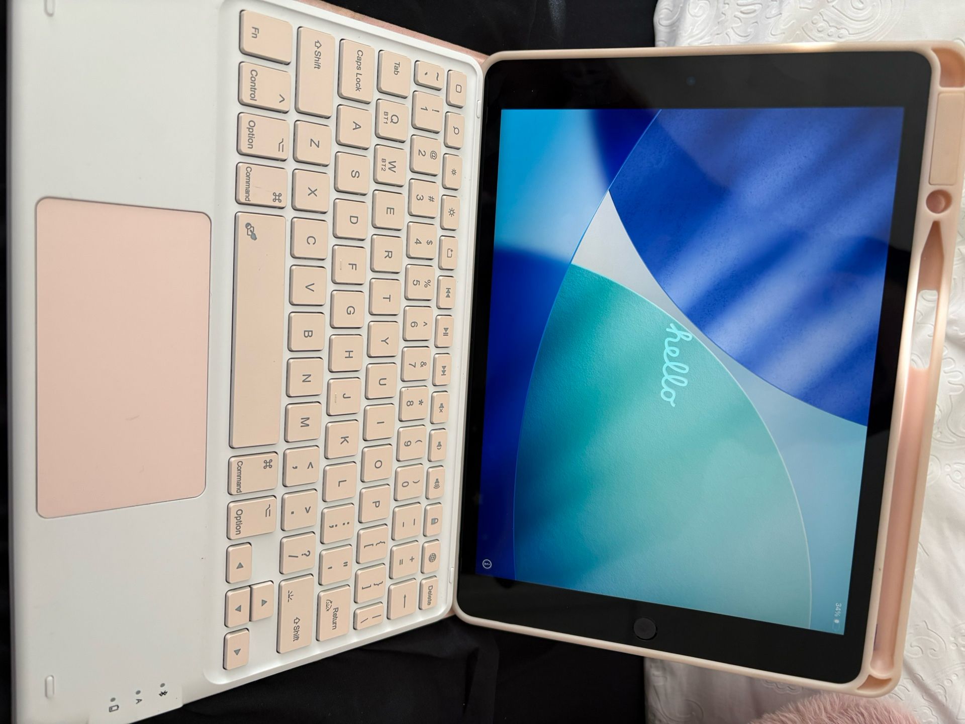 ipad 9th gen + keyboard case