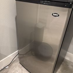 Sanyo Refrigerator 
