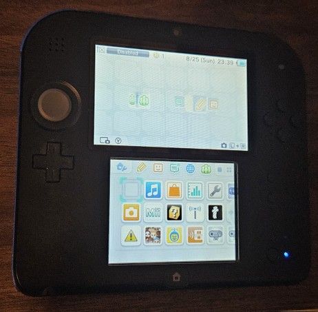 Nintendo 2ds MODDED WITH GAMES 