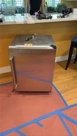 Subzero under counter fridge with icemaker
