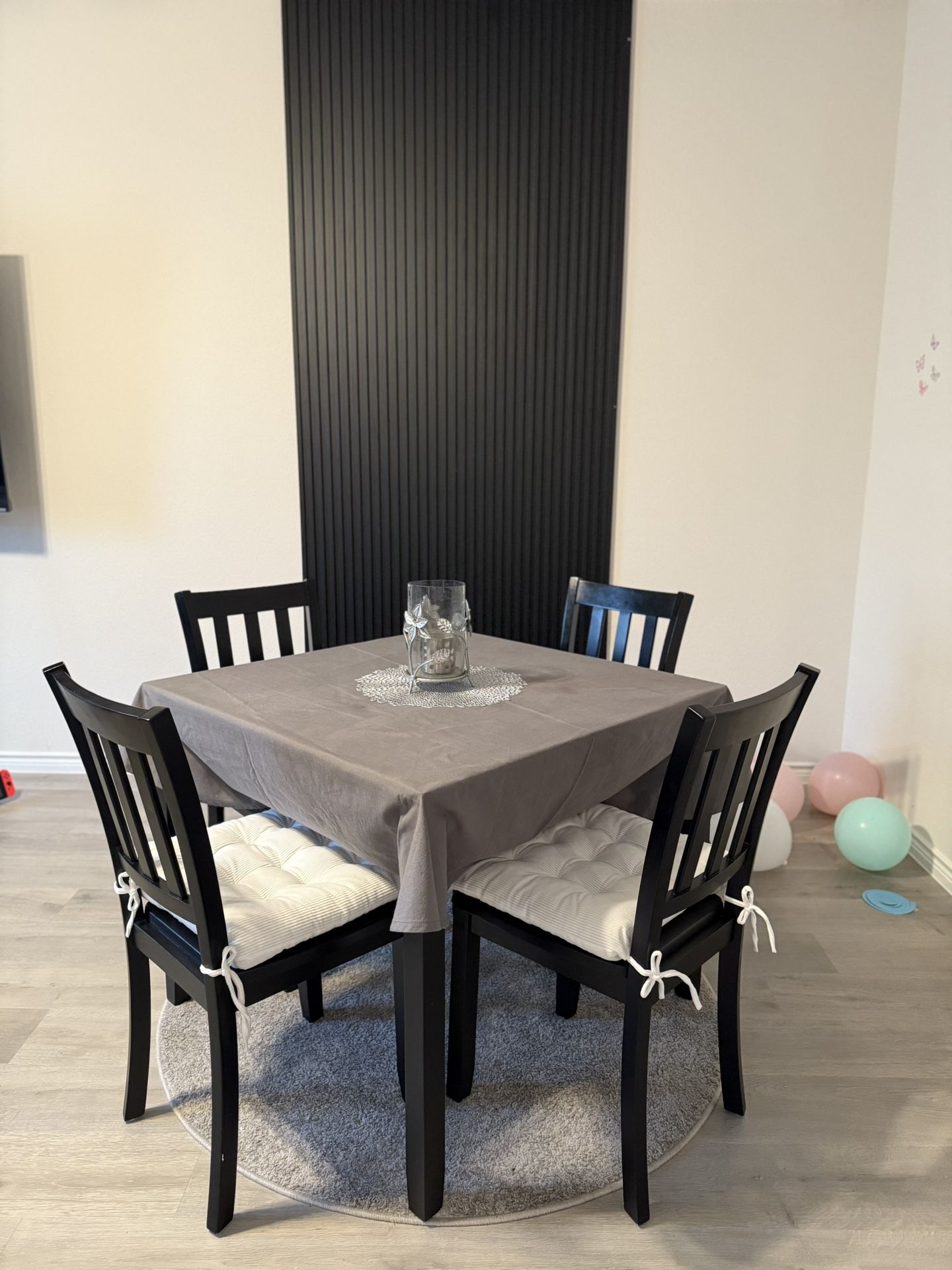 5 Piece Black Dining Table Set With Grey Rug