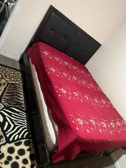 Full size bed with mattress