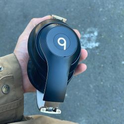 Beats By Dr Dre Black And Gold Color Way