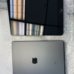 Apple iPad 7th Gen With Chargers 