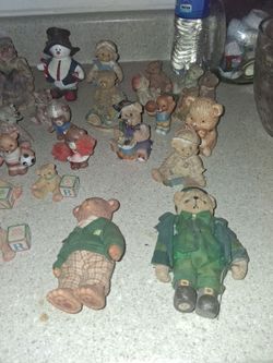 Bear figurines