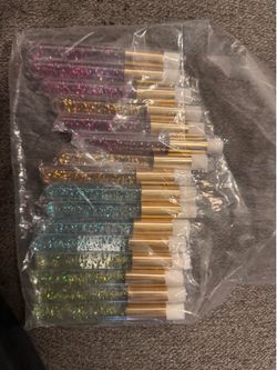 Eyelash cleaning brushes