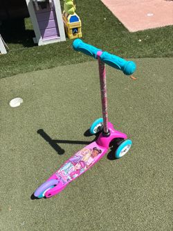 Barbie 3-Wheel Tilt-and-Turn Kick Scooter