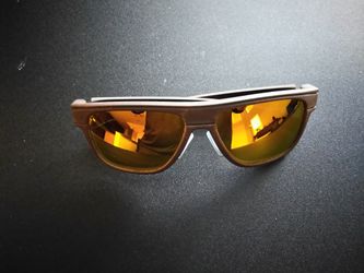 Oakley Breadbox Rust Decay