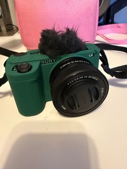Sony - Alpha ZV-E10 || Mirrorless Content Creators' Camera Kit with 16-50mm OSS I| Lens - Black + Accessories