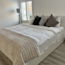 King size bed wth Mattress