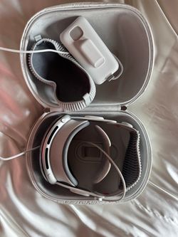 Apple Vision Pro 512GB Bundle + Apple Travel Case & Belkin Battery Holder