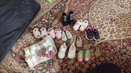 Assorted baby shoes
