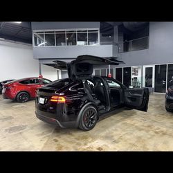 Tesla Model X Plaid - 2024