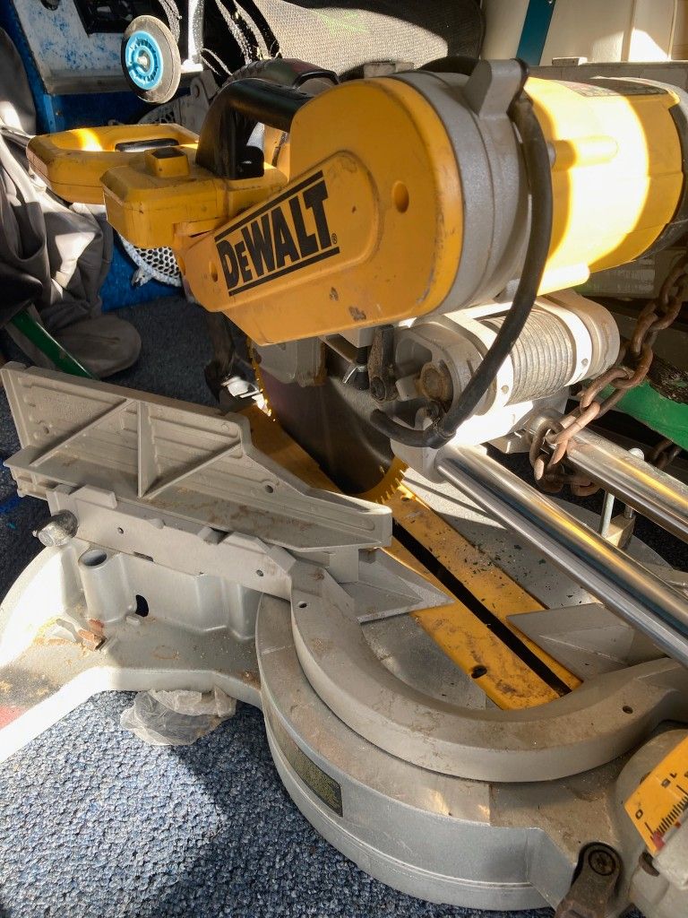 DeWalt Compound Miter Saw 