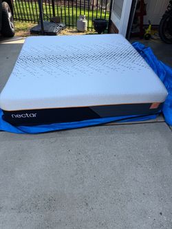 Like New Nectar Ultra Hybrid, Cal King Mattress, Perfect Condition