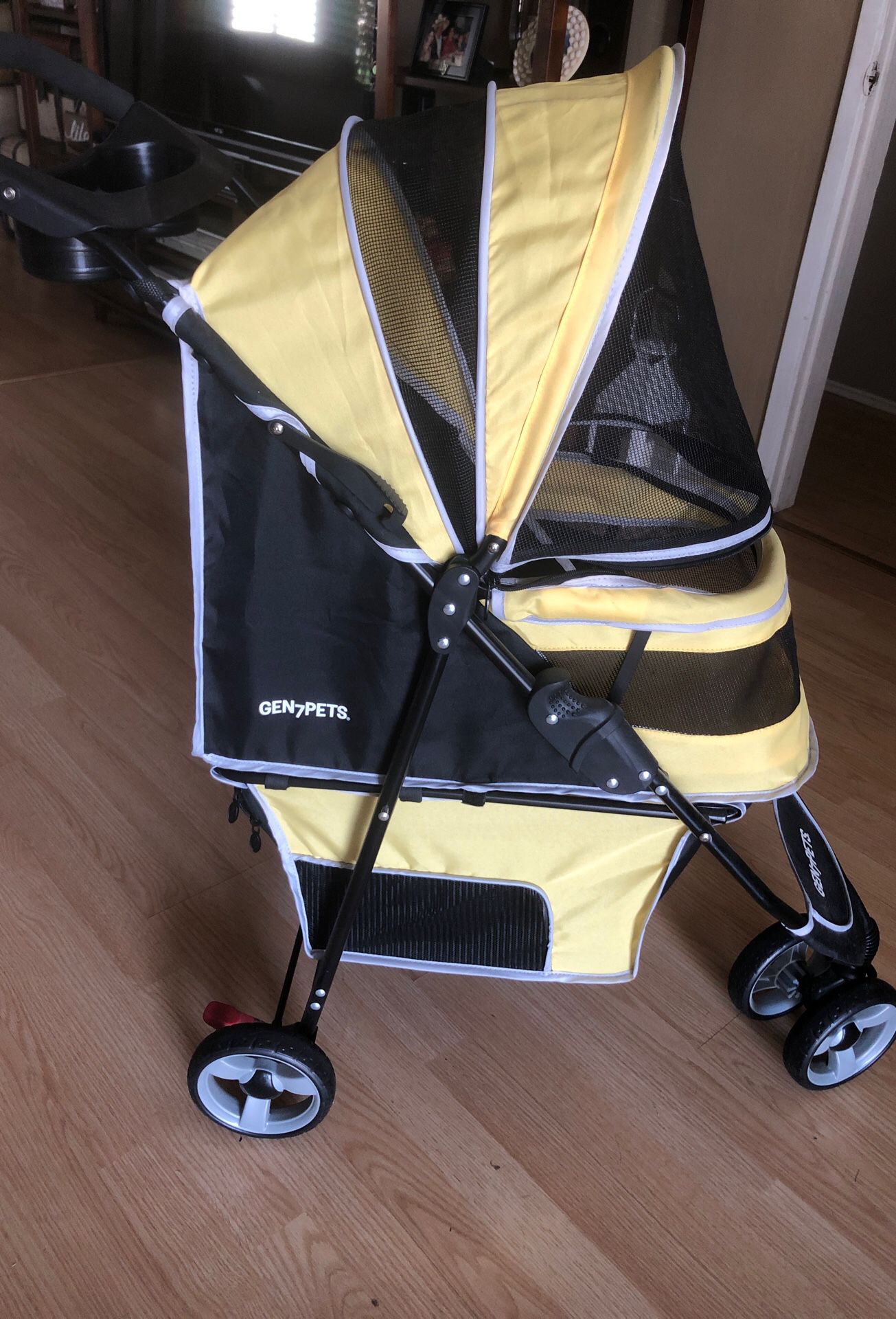 Dog stroller holds up to 25lbs (never been used)