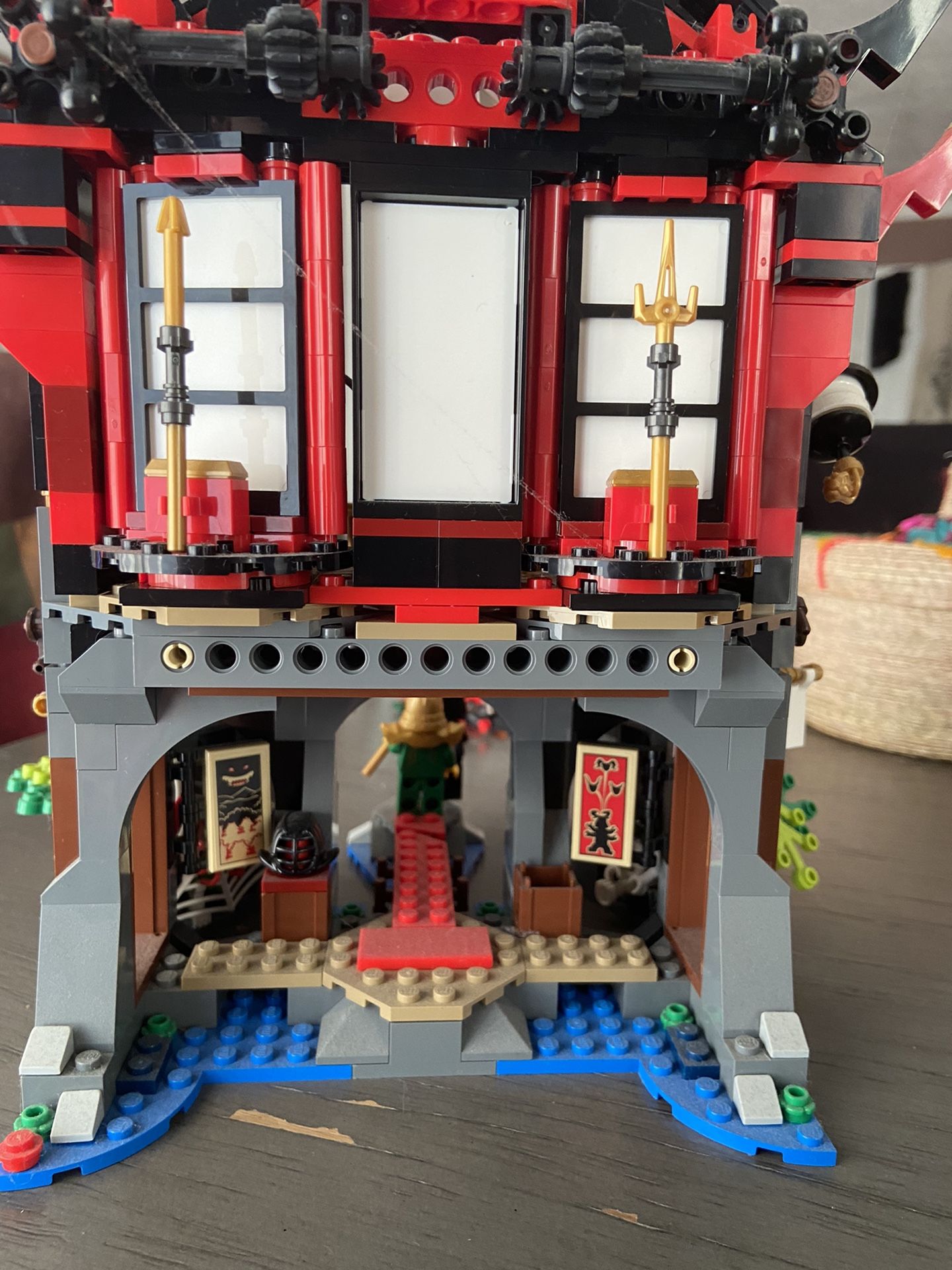 Lego Temple Of Resurrection 70643 And Lego Lloyd Brickheadz 41487
