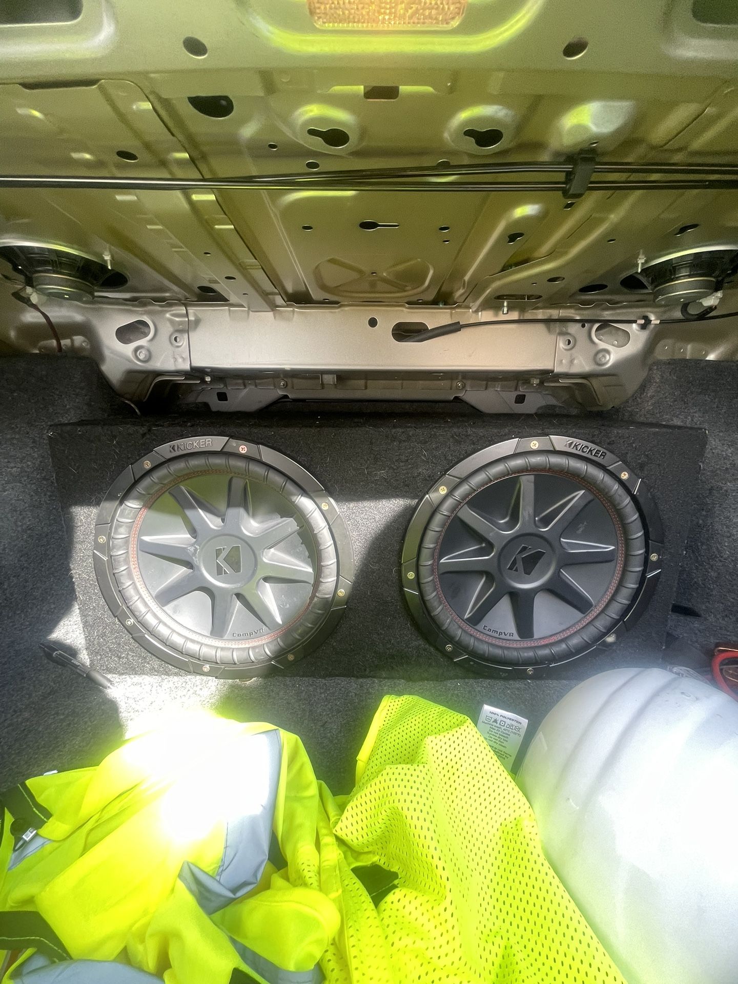 Kicker Subwoofer& Amp for Sale in Los Angeles, CA OfferUp