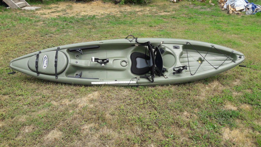 Used fishing Kayak Pelican Castaway 116