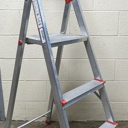Aluminum Platform Stepladder (200lb Capacity)