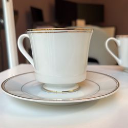 Vintage Royal Arm Japan Tea Cups & Saucers – White with Gold-Colored Trim – Set of 6 Cups + 4 Saucers