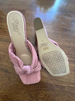 Size  6 Badgley Mischka wedges