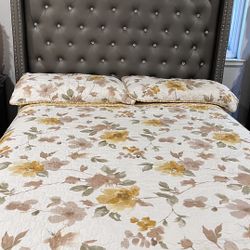 Ashley Coralayne Queen Bedroom Set