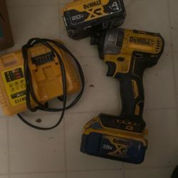 20v Del Walt Impact Gun With Battery And Charger