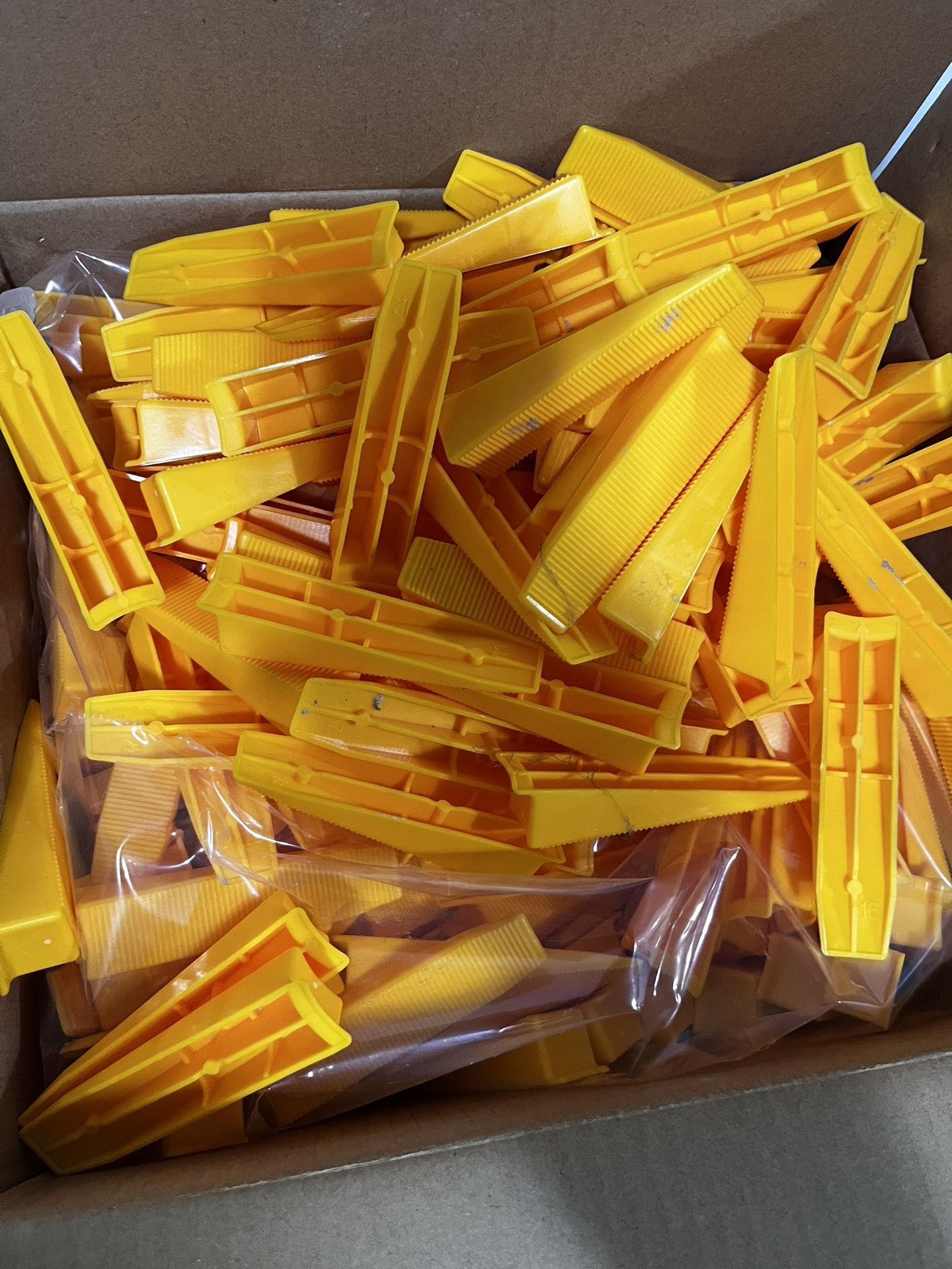 Tile Spacers - Leveling Clips & Wedges