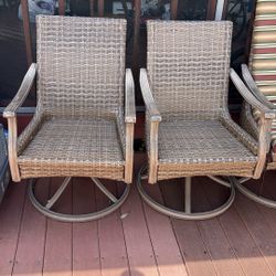 4 Garden Chairs 