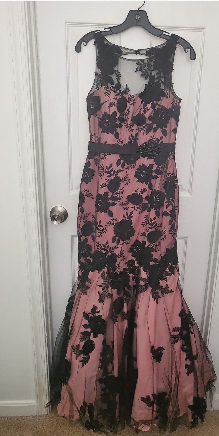 Elegant Prom/Black Tie Event Gown